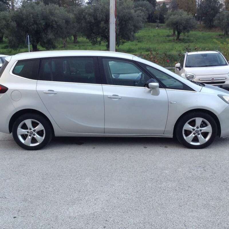 Usata Opel Zafira Tourer Cosmo 150 CV (110 kW) 2012 Argento Monovolume