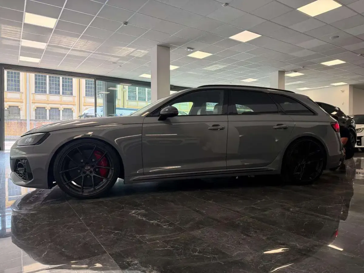 Usata Audi RS4 Ambiente 450 CV (330 kW) 2020 Dravit grey metallic Station wagon