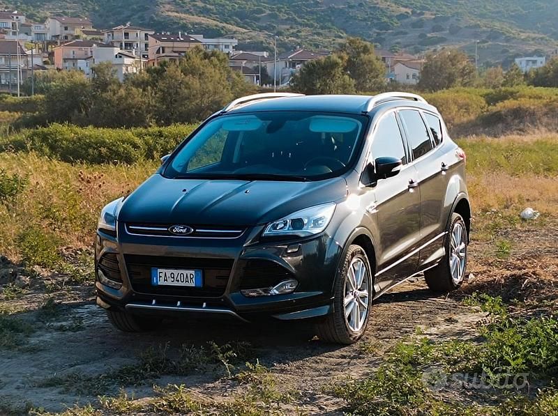 Usata Ford Kuga 179 CV (131 kW) 2015 Grigio SUV
