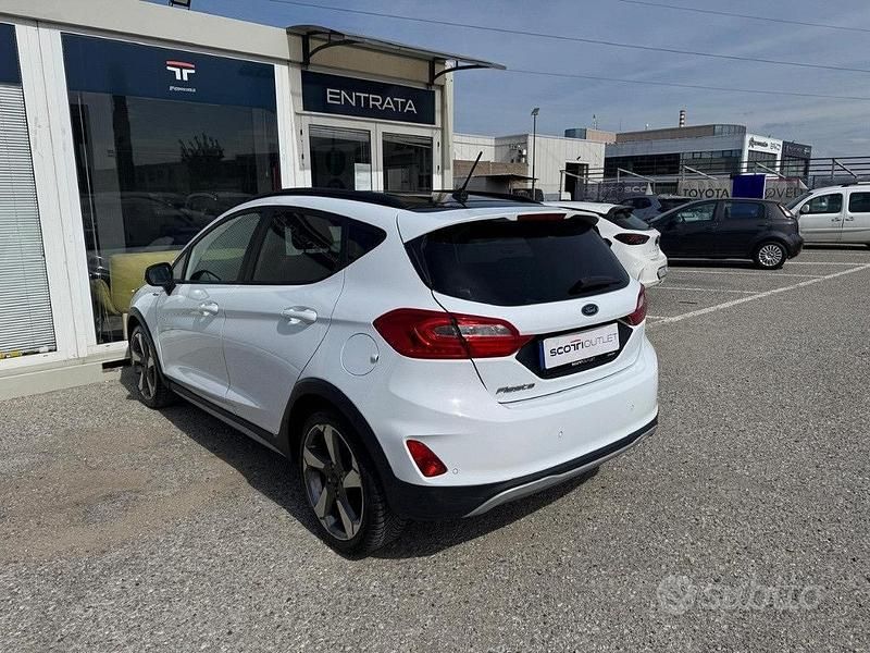 Gebraucht Ford Fiesta Active 86 PS (63 kW) 2018 Weiß Kleinwagen