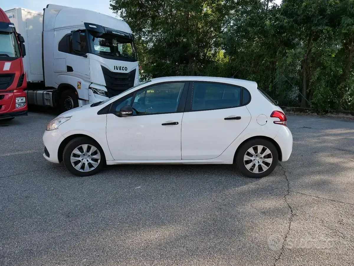 Usata Peugeot 208 75 CV (55 kW) 2015 Bianco Utilitaria