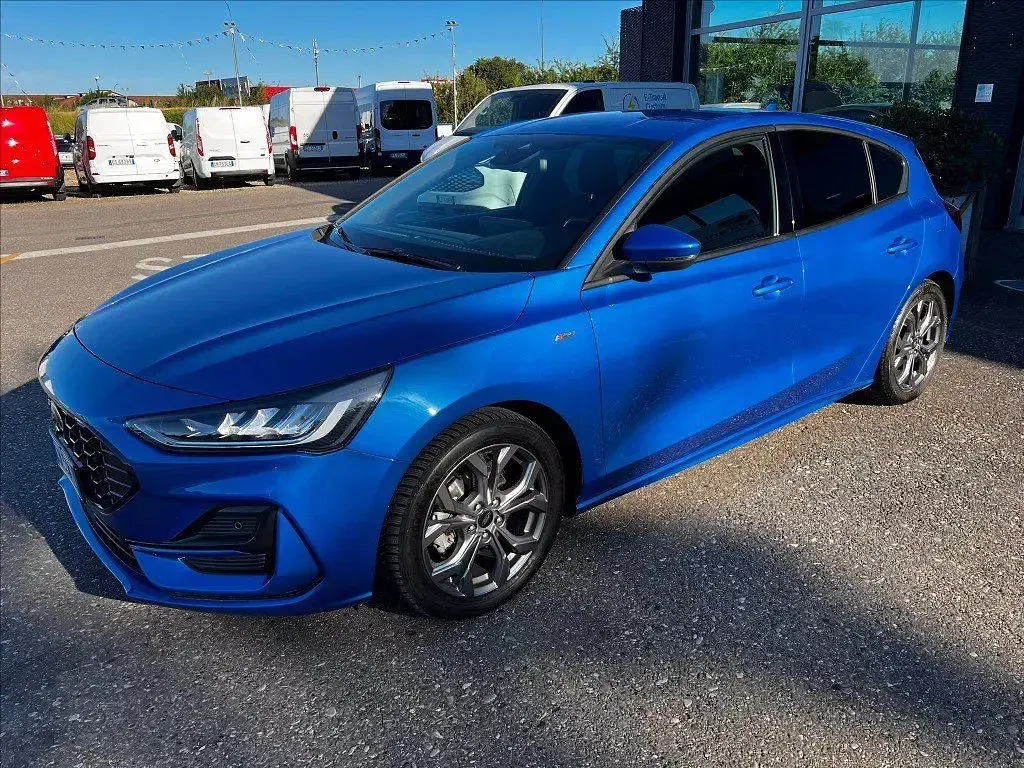 Usata Ford Focus ST-Line X 125 CV (91 kW) 2023 Desert island blue (metallizzato) Berlina