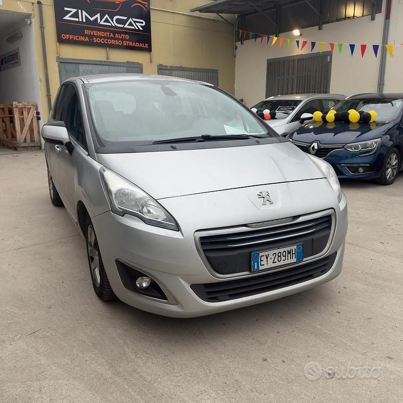 Usata Peugeot 5008 Active 115 CV (84 kW) 2015 Grigio Monovolume