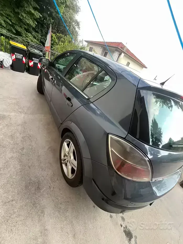 Usata Opel Astra 125 CV (91 kW) 2008 Grigio Berlina