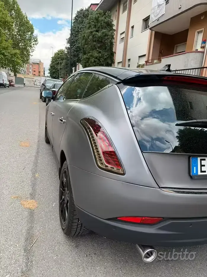 Usata Lancia Delta 75 CV (55 kW) 2010 Grigio Utilitaria
