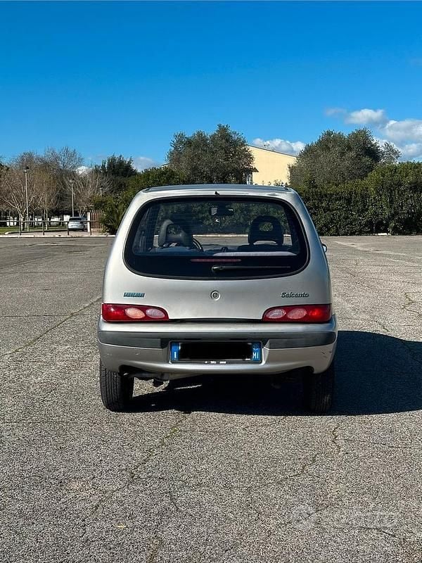 Usata Fiat 600 54 CV (39 kW) 2000 Grigio Berlina