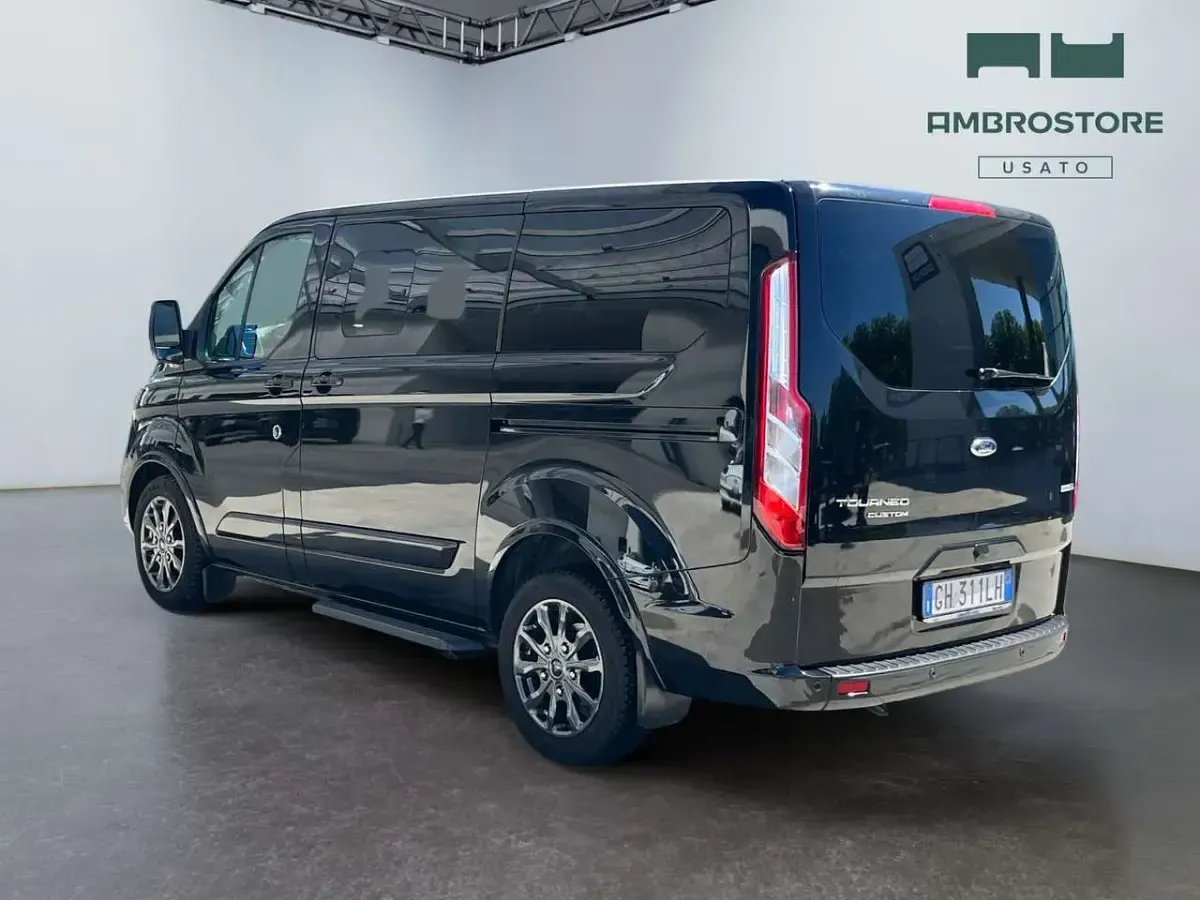 Usata Ford Tourneo Custom 185 CV (136 kW) 2022 Nero met Furgone