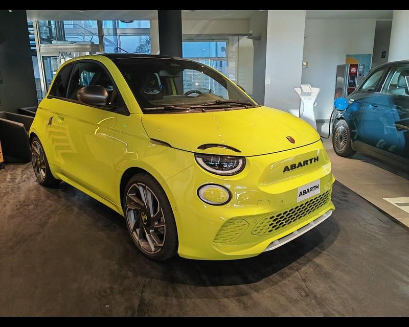 Usata Abarth 500e Turismo 114 kW (155 CV) 2023 Verde Utilitaria