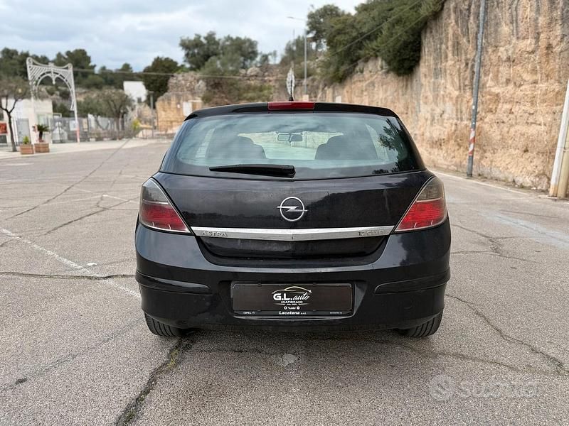 Usata Opel Astra Cosmo 101 CV (74 kW) 2008 Nero Berlina