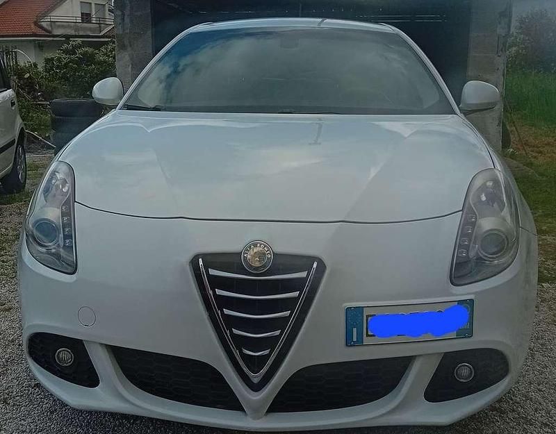 Usata Alfa Romeo Giulietta Distinctive 105 CV (77 kW) 2011 Bianco Utilitaria