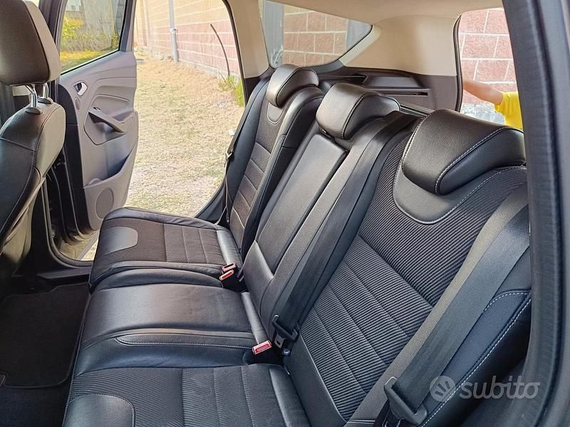 Usata Ford Kuga 179 CV (131 kW) 2015 Grigio SUV