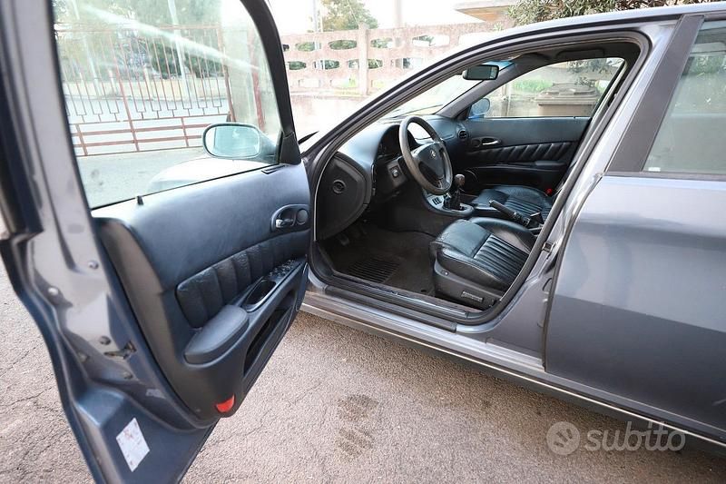 Usata Alfa Romeo 166 205 CV (150 kW) 1998 Blu Berlina