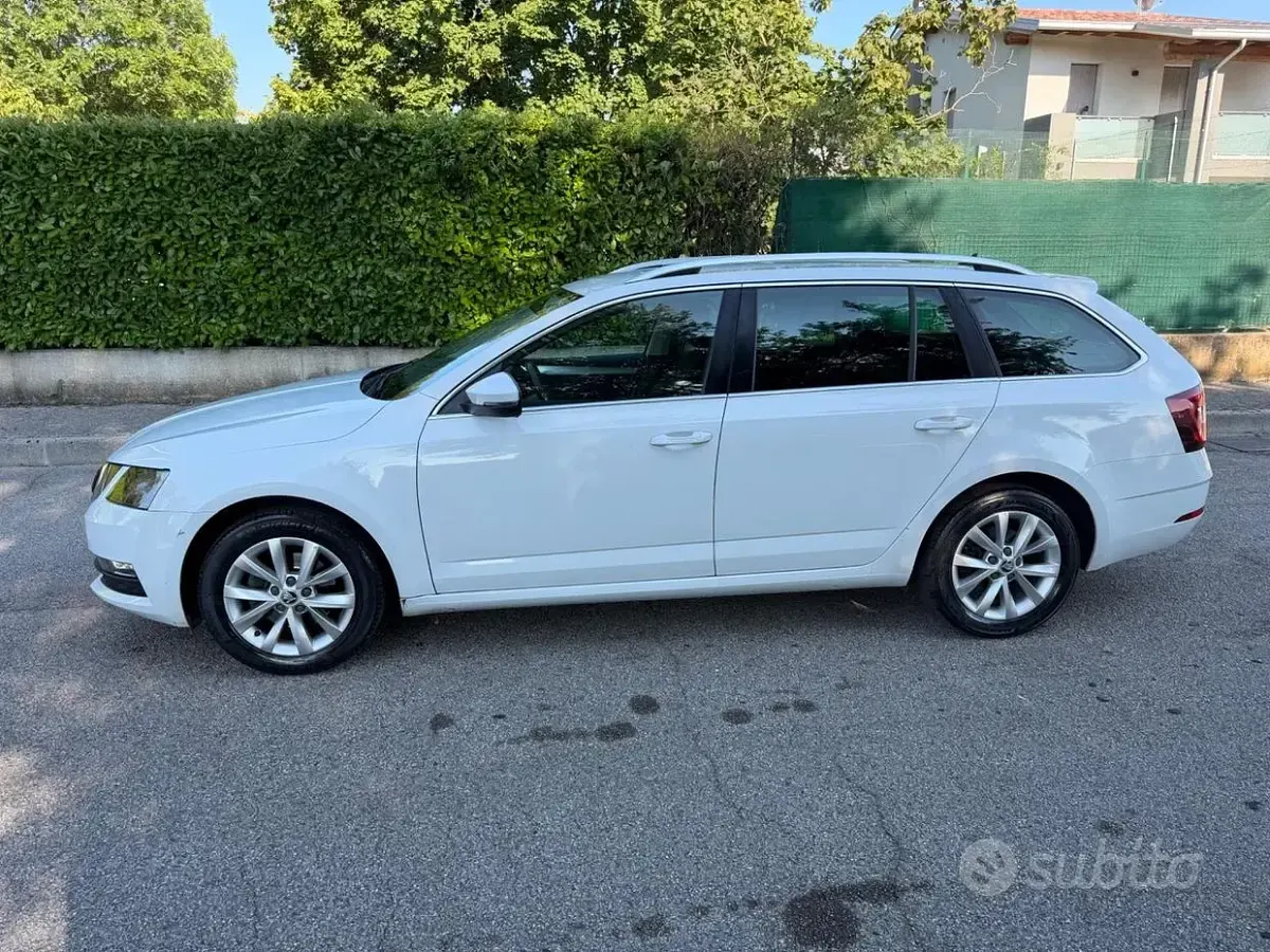 Usata Skoda Octavia G-TEC Executive 110 CV (80 kW) 2018 Bianco Station wagon