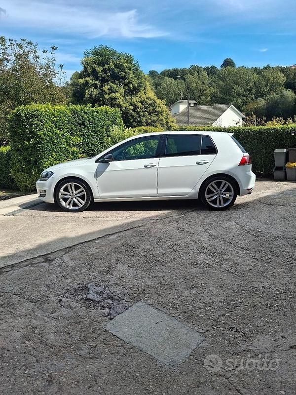 Bianco Usata 2013 VW Golf VII Tre volumi | 10.000 € (Cara) - Immagine 1/4