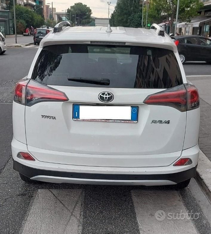 Usata Toyota RAV4 128 CV (94 kW) 2016 Bianco SUV
