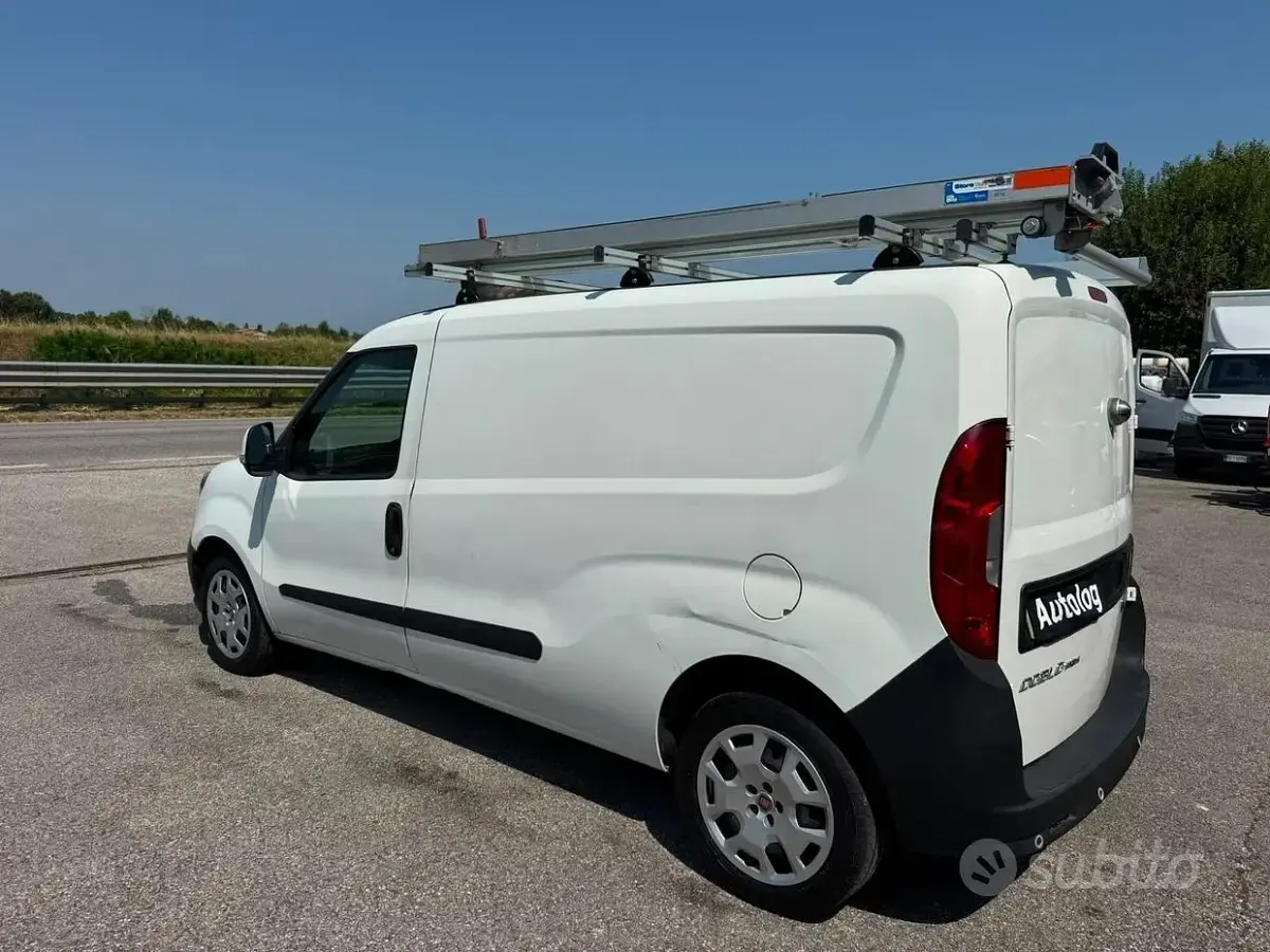 Usata Fiat Doblò Lounge 120 CV (88 kW) 2019 Bianco Monovolume