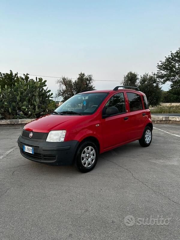 Begagnad Fiat Panda 75 HK (55 kW) 2012 Röd Halvkombi