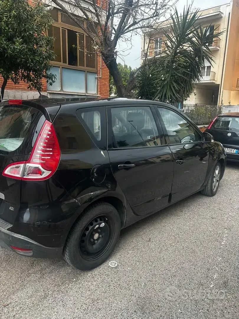 Usata Renault Scénic III 110 CV (80 kW) 2010 Nero Monovolume