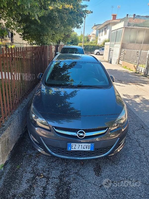 Grigio Usata 2015 Opel Astra Tre volumi | 6500 € - Immagine 1/4