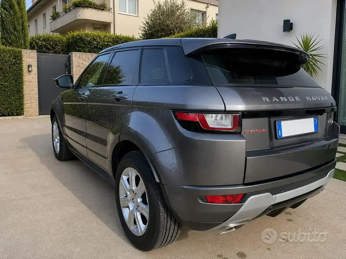Usata Land Rover Range Rover evoque 150 CV (110 kW) 2018 Grigio SUV
