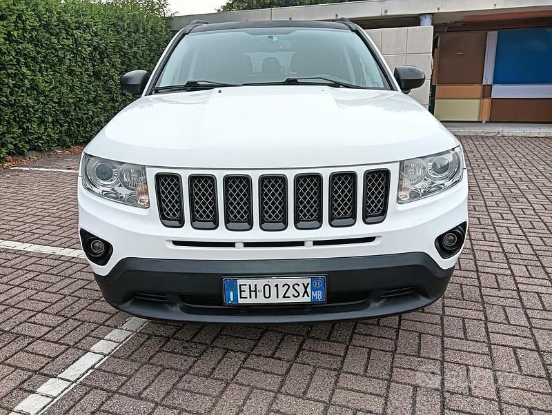 Bianco Usata 2011 Jeep Compass Limited SUV | 6300 € (Buon prezzo) - Immagine 1/4