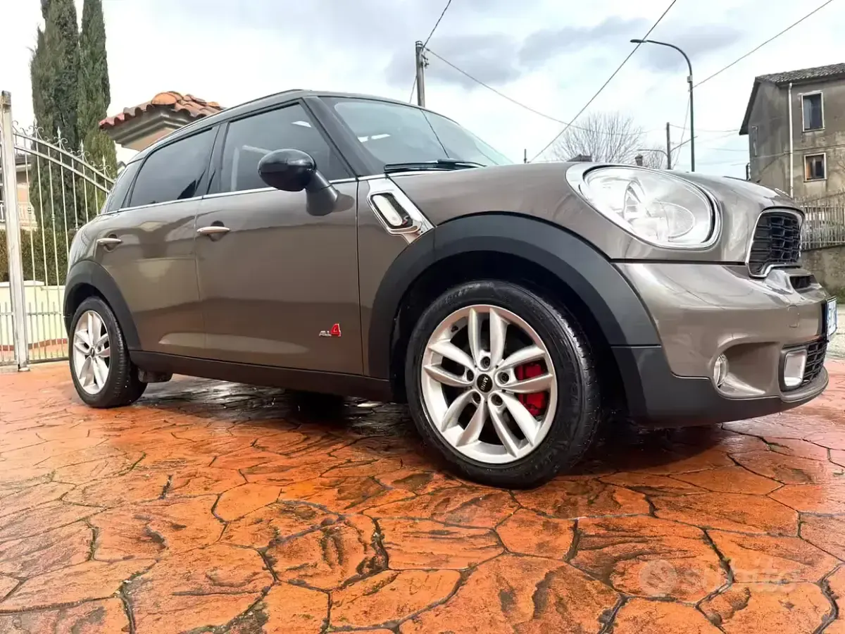 Usata Mini Cooper S Countryman 184 CV (135 kW) 2011 Marrone SUV
