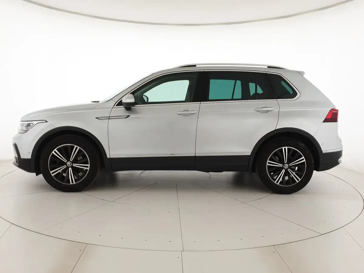 Usata VW Tiguan Elegance 150 CV (110 kW) 2023 Reflex silver metallizzato SUV