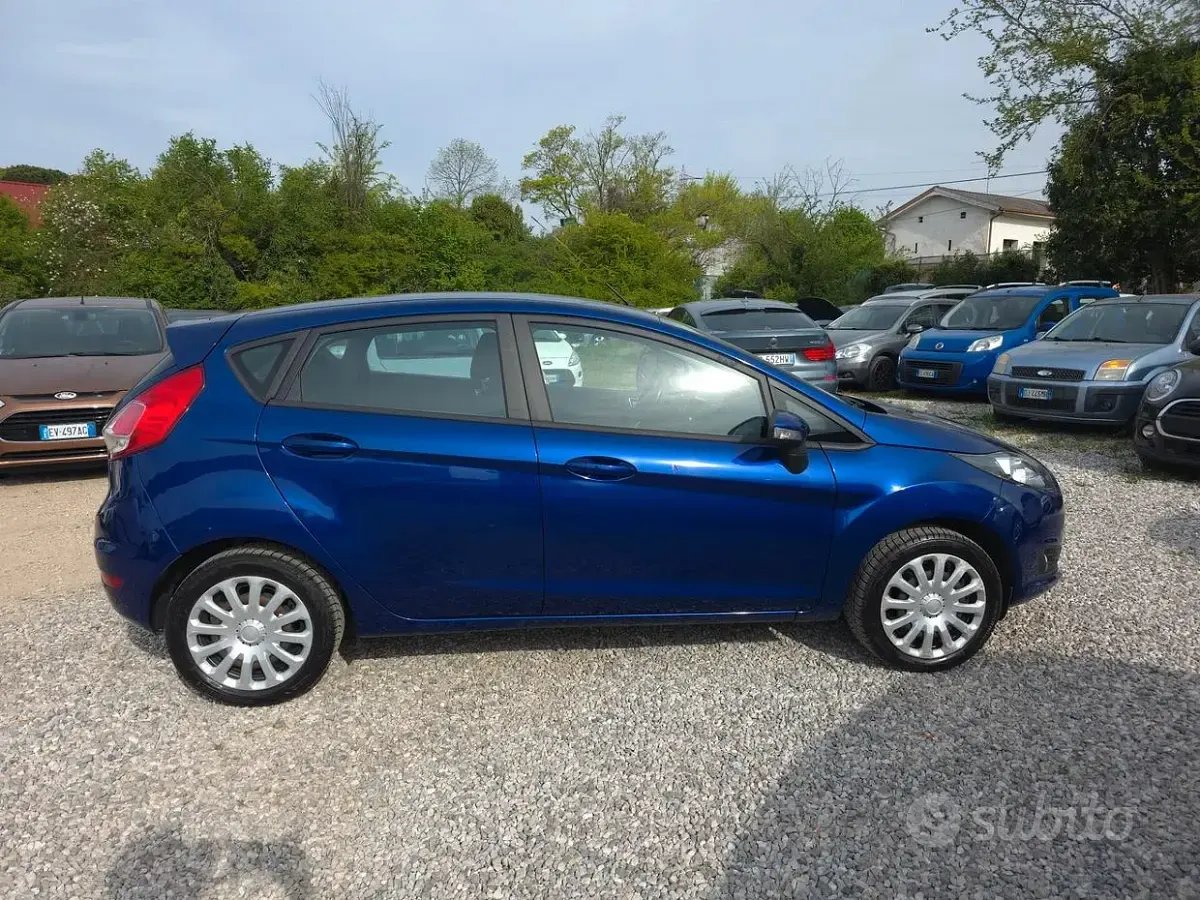 Usata Ford Fiesta 80 CV (58 kW) 2015 Blu Utilitaria