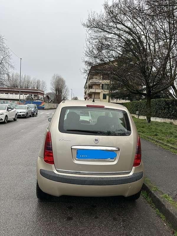 Usata Lancia Musa 95 CV (69 kW) 2005 Beige Monovolume