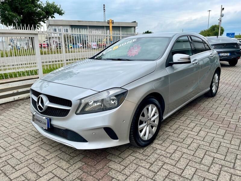 Argento Usata 2016 Mercedes A180 Executive Tre volumi | 15.500 € (Cara) - Immagine 1/4