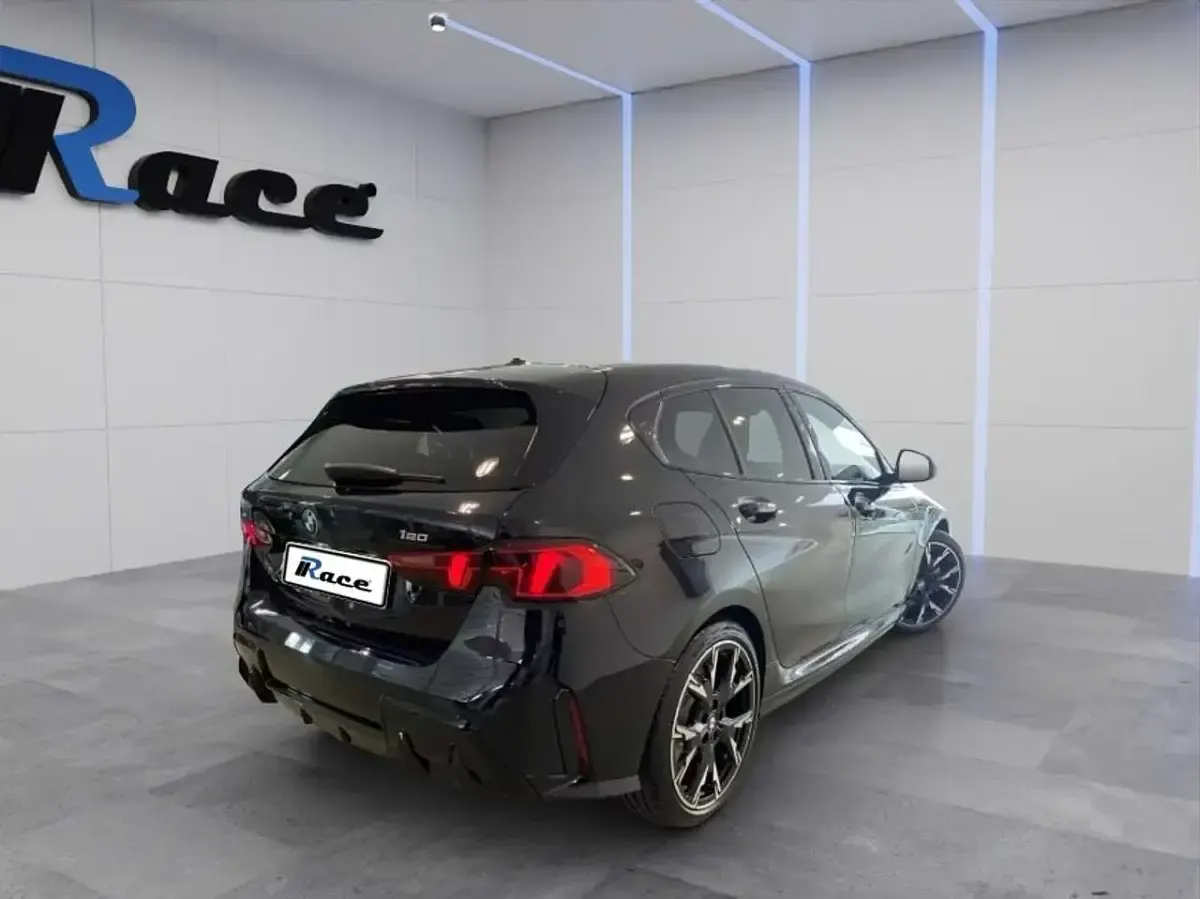 Usata BMW 120 M Sport 170 CV (125 kW) 2025 Nero Utilitaria