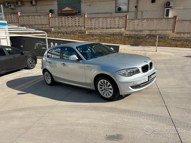 Usata BMW 118 Efficient Dynamics 142 CV (104 kW) 2010 Grigio Utilitaria