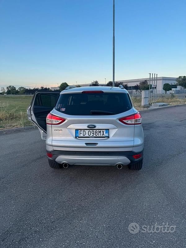 Usata Ford Kuga 150 CV (110 kW) 2016 Grigio SUV