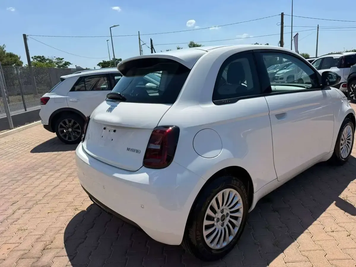 Nuova Fiat 500 Pop 69 CV (50 kW) 2026 Bianco Utilitaria