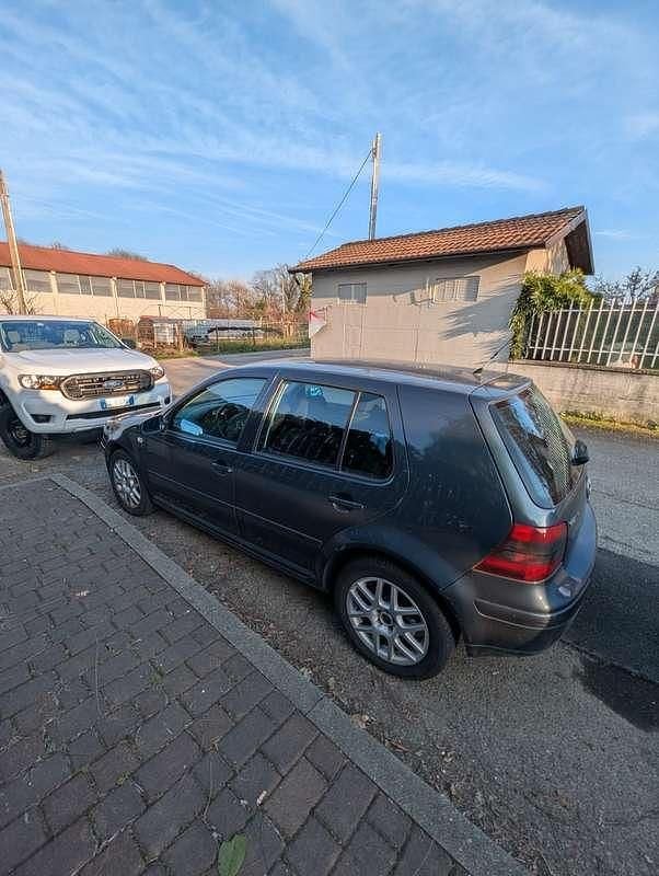 Usata VW Golf IV Highline 105 CV (77 kW) 2002 Berlina