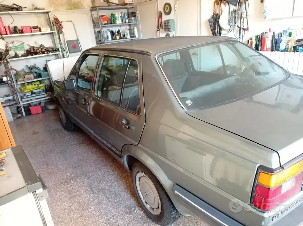Usata VW Jetta 1987 Verde Berlina
