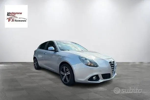 Usata Alfa Romeo Giulietta Exclusive 175 CV (128 kW) 2015 Grigio Utilitaria
