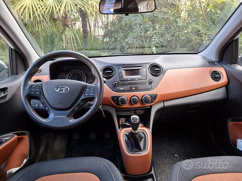 Usata Hyundai i10 Style 65 CV (47 kW) 2016 Bianco Utilitaria