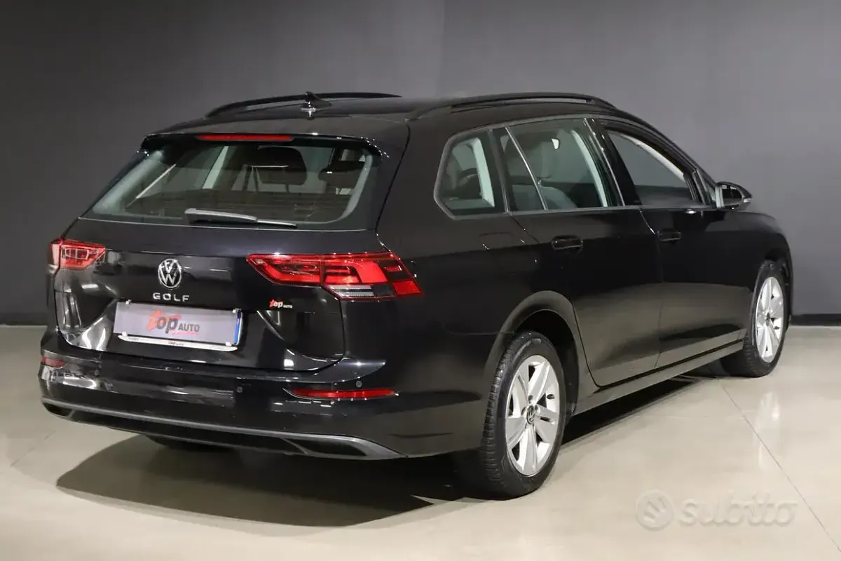 Usata VW Golf VIII 116 CV (85 kW) 2021 Nero Utilitaria
