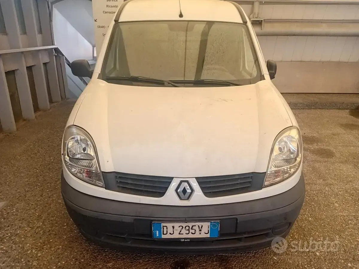 Usata Renault Kangoo 61 CV (44 kW) 2007 Bianco Monovolume