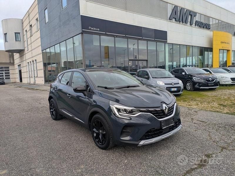 Usata Renault Captur Black Edition 101 CV (74 kW) 2020 Grigio SUV