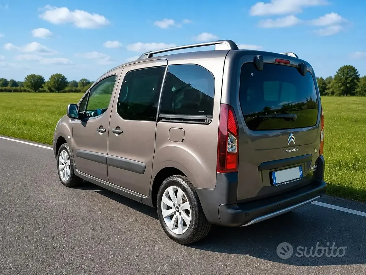 Begagnad Citroën Berlingo XTR 120 HK (88 kW) 2018 Grå Minibuss