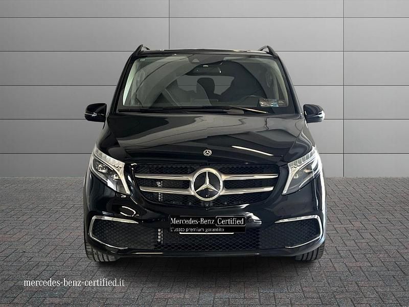 Usata Mercedes 300 Business 239 CV (175 kW) 2020 Nero ossidiana metallizzato Monovolume
