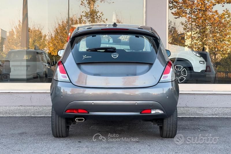 Usata Lancia Ypsilon S 69 CV (50 kW) 2022 Argento Utilitaria