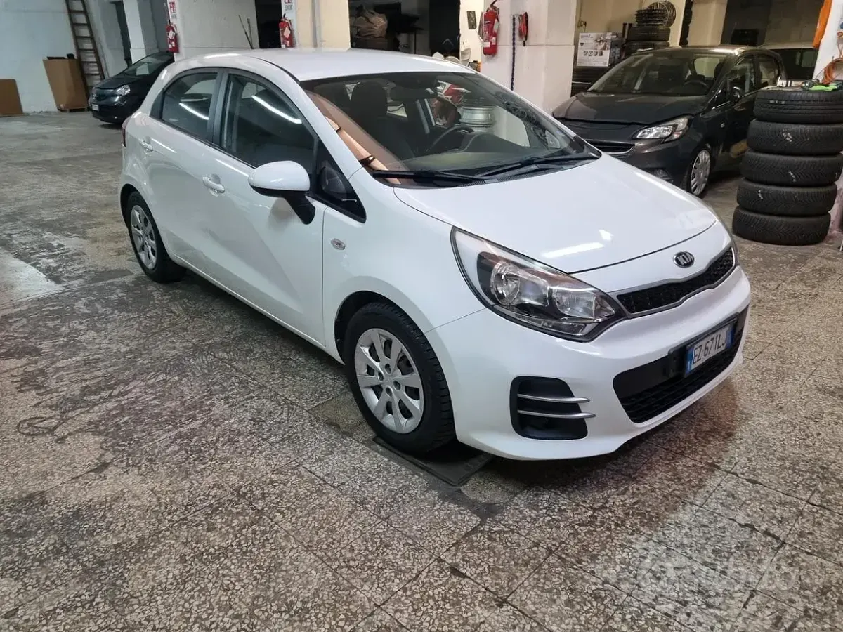 Usata Kia Rio 83 CV (61 kW) 2015 Bianco Berlina
