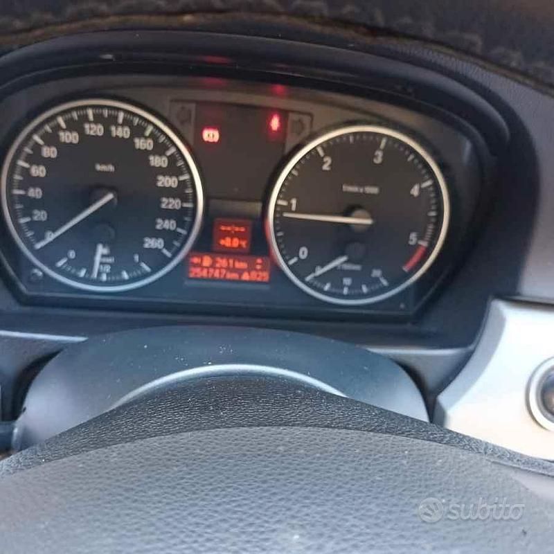 Usata BMW 318 143 CV (105 kW) 2010 Grigio Berlina