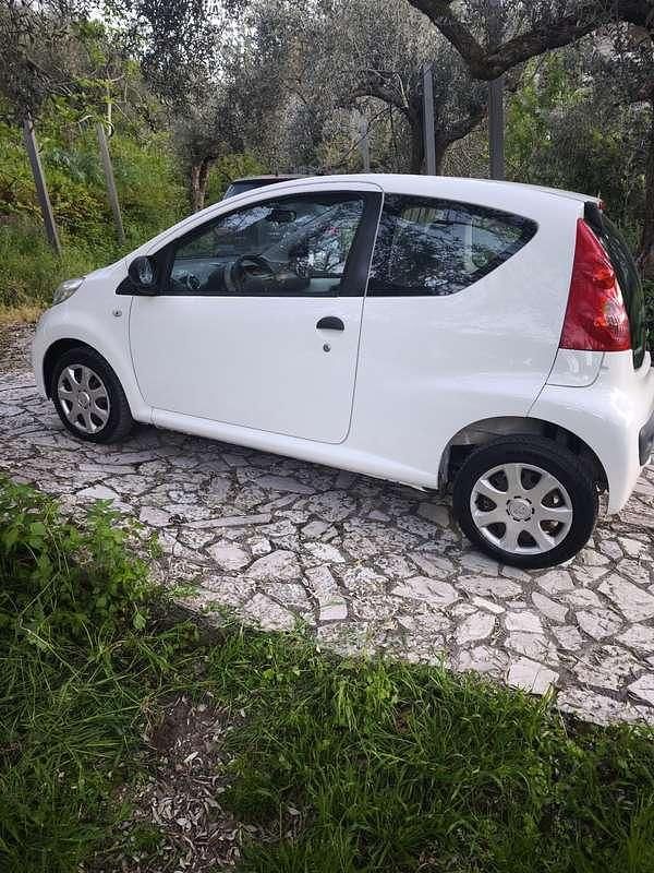 Usata Peugeot 107 Access 68 CV (50 kW) 2011 Utilitaria