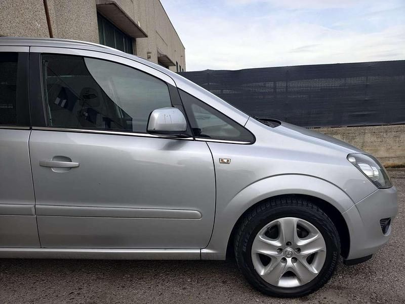 Usata Opel Zafira 116 CV (85 kW) 2012 Argento Monovolume