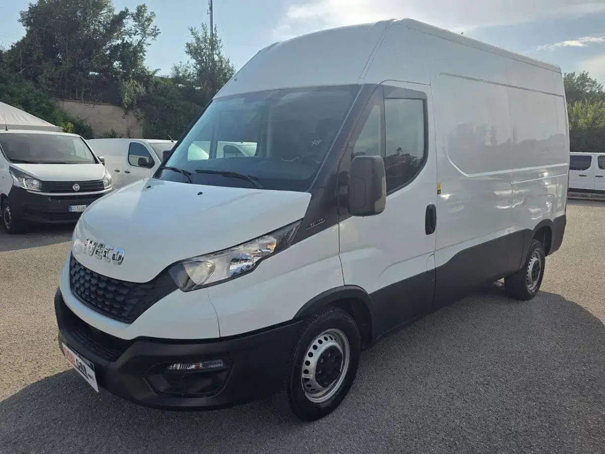Usata Iveco Daily 116 CV (85 kW) 2021 Bianco Furgone