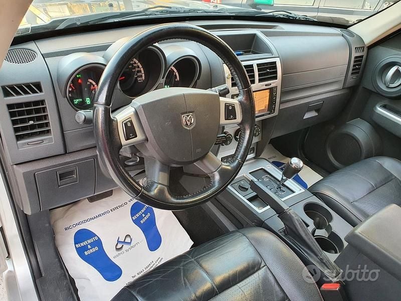 Usata Dodge Nitro 177 CV (130 kW) 2010 Grigio SUV